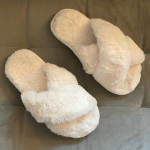 Fuzzy white criss cross slippers